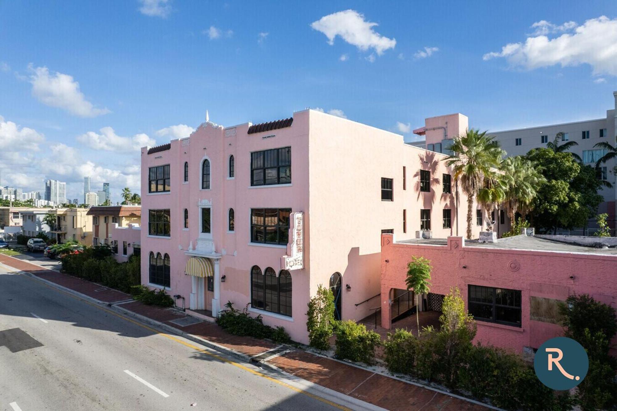 Roami At Tower Hotel - Calle Ocho Маями Екстериор снимка