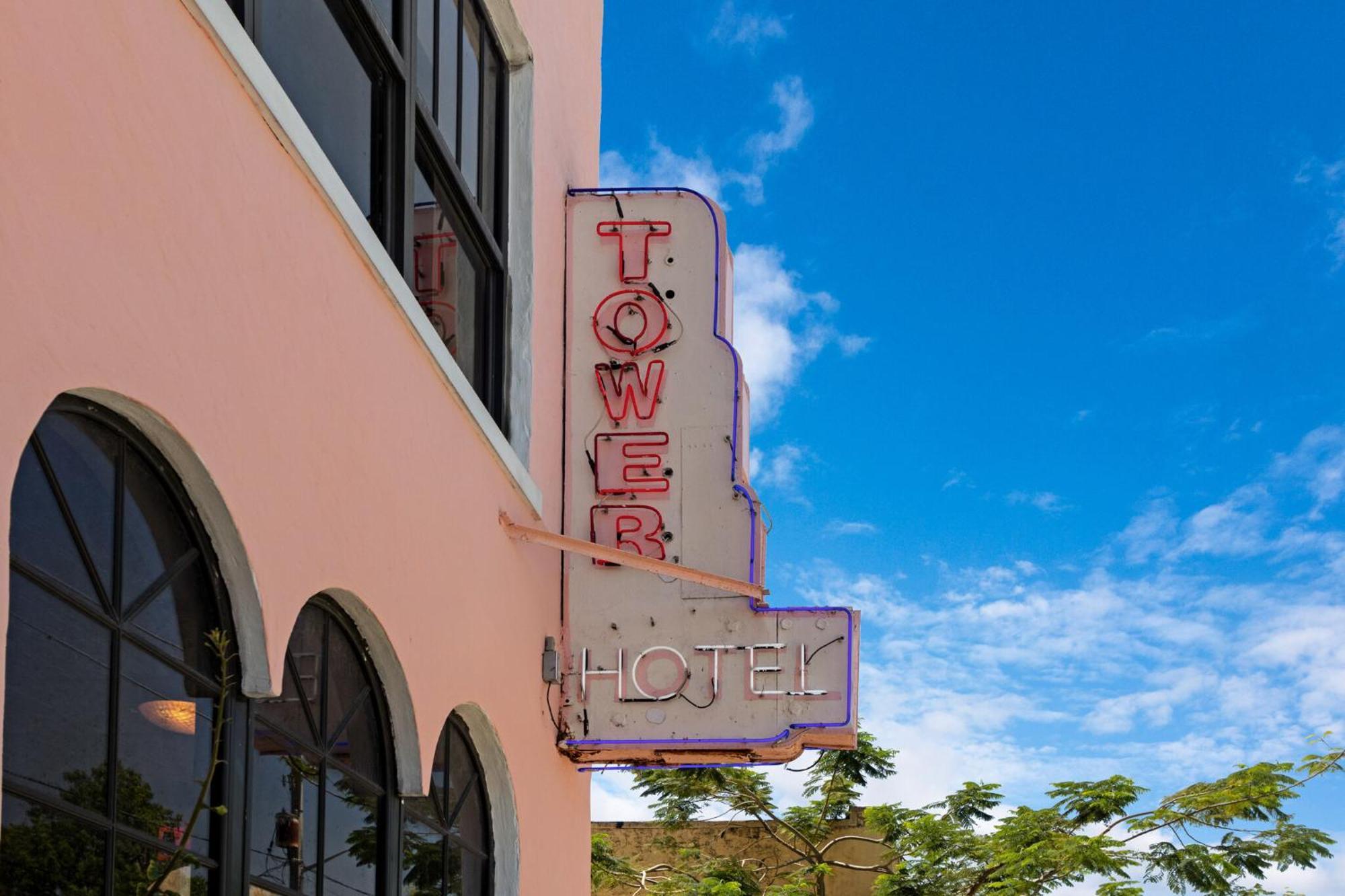 Roami At Tower Hotel - Calle Ocho Маями Екстериор снимка