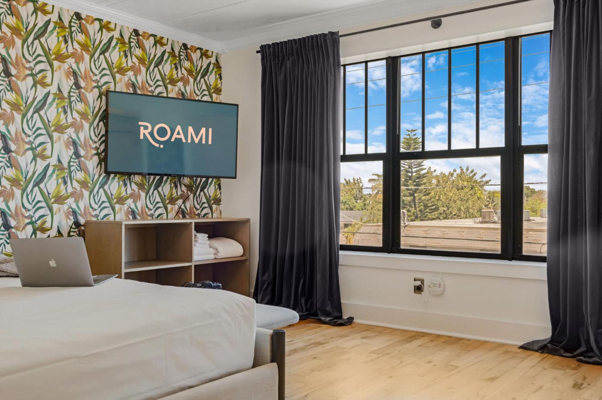 Roami At Tower Hotel - Calle Ocho Маями Екстериор снимка