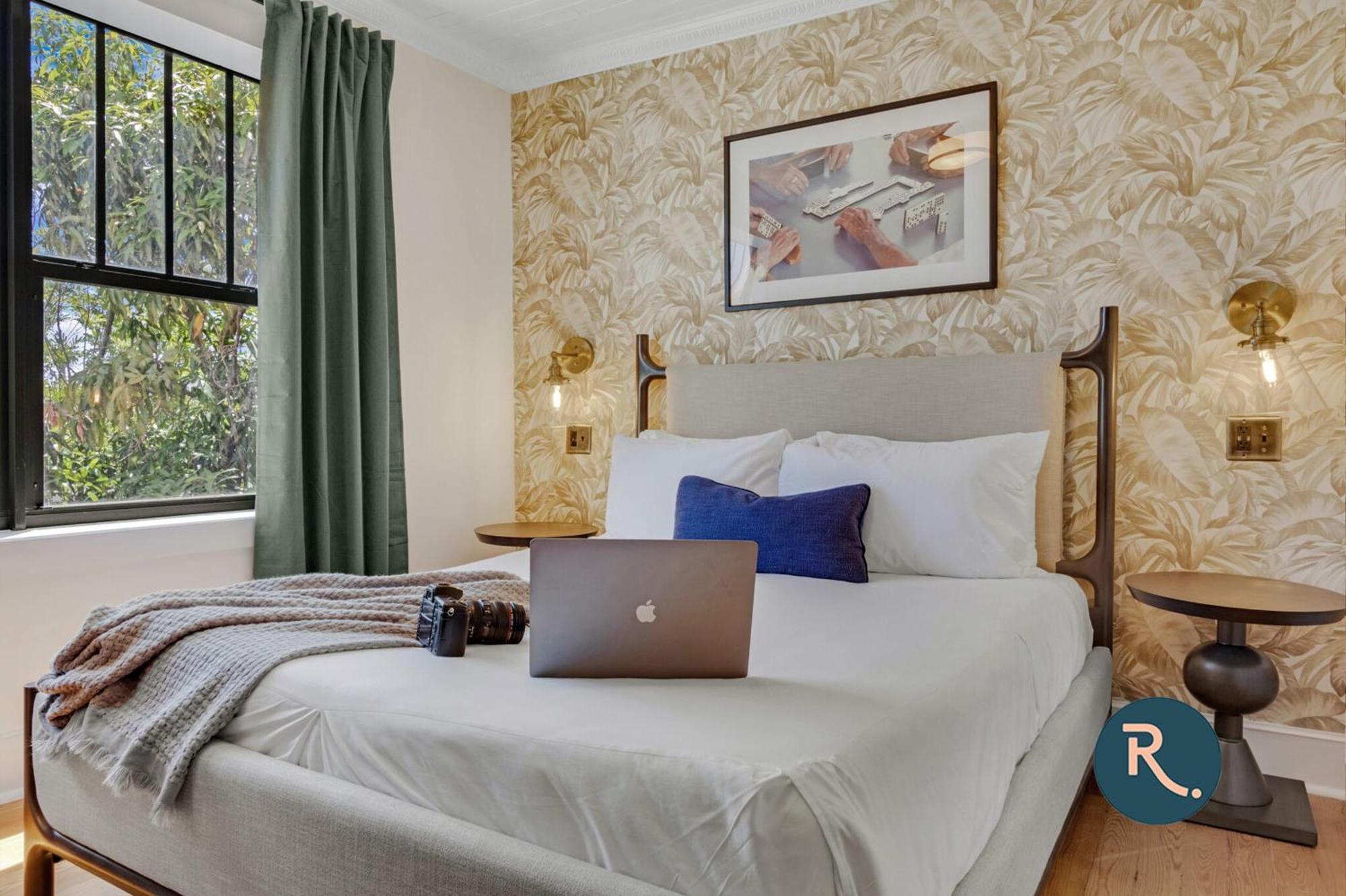 Roami At Tower Hotel - Calle Ocho Маями Екстериор снимка