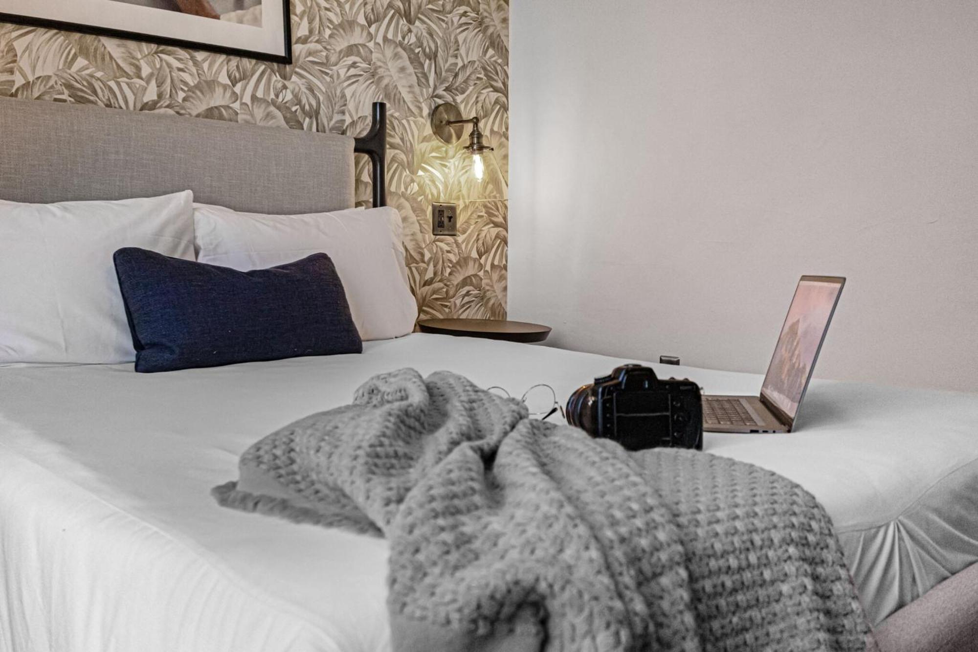 Roami At Tower Hotel - Calle Ocho Маями Екстериор снимка
