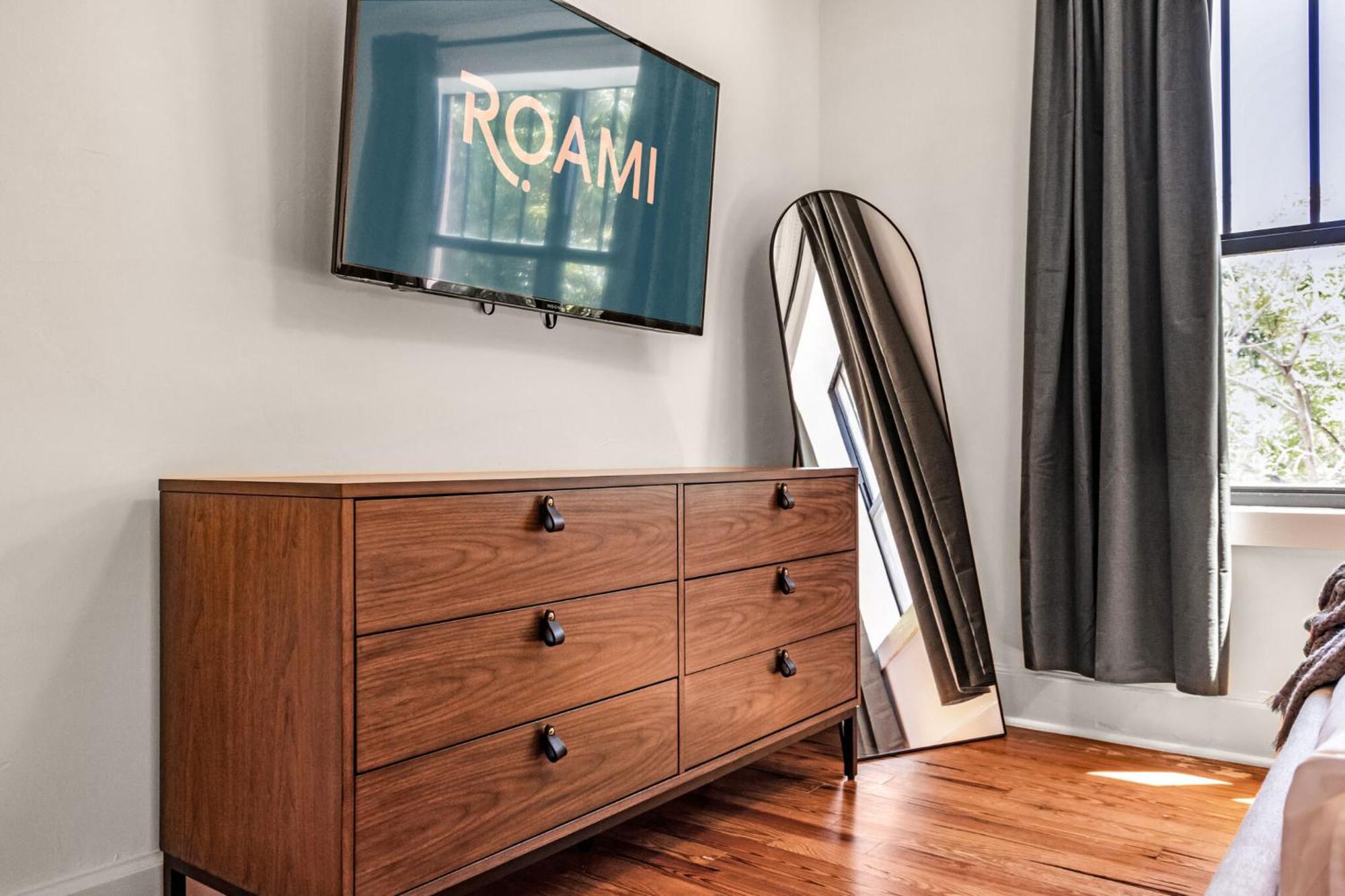 Roami At Tower Hotel - Calle Ocho Маями Екстериор снимка